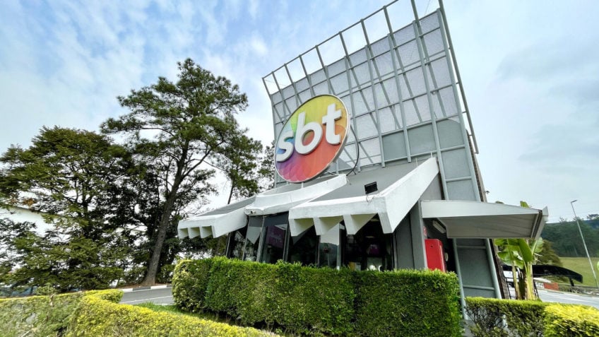 Fachada da sede do SBT, o Centro de Televisão (CDT) da Anhanguera, em Osasco/SP 